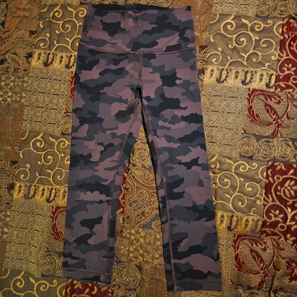 LULULEMON Camo Leggings